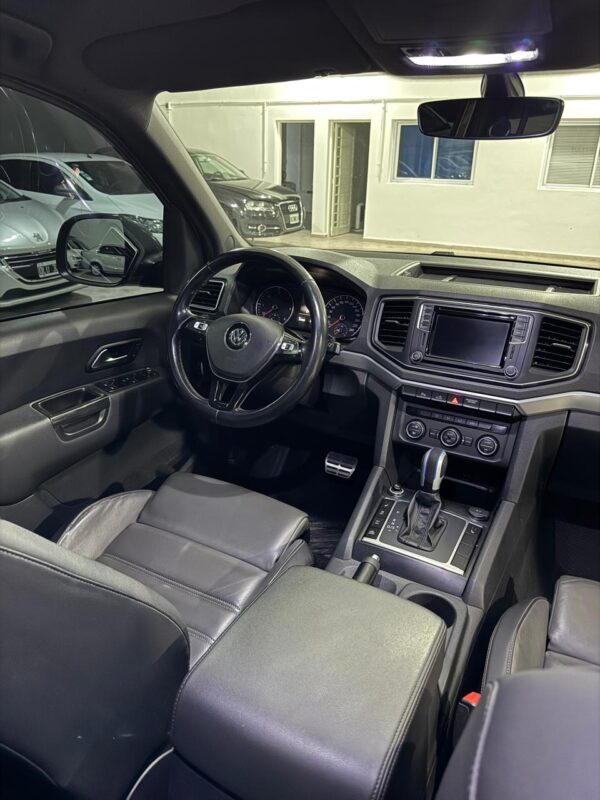 Volkswagen Amarok V6 Highline 4x4 AT 2021 - Image 2