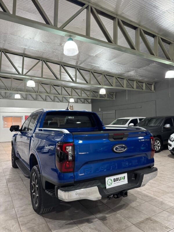 Ford Ranger V6 Limited 4x4 At 2023 - Image 5