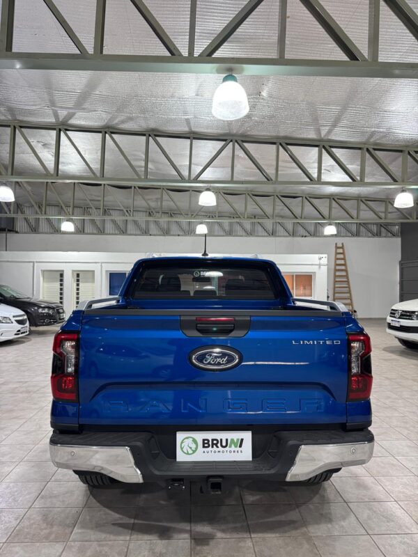 Ford Ranger V6 Limited 4x4 At 2023 - Image 4