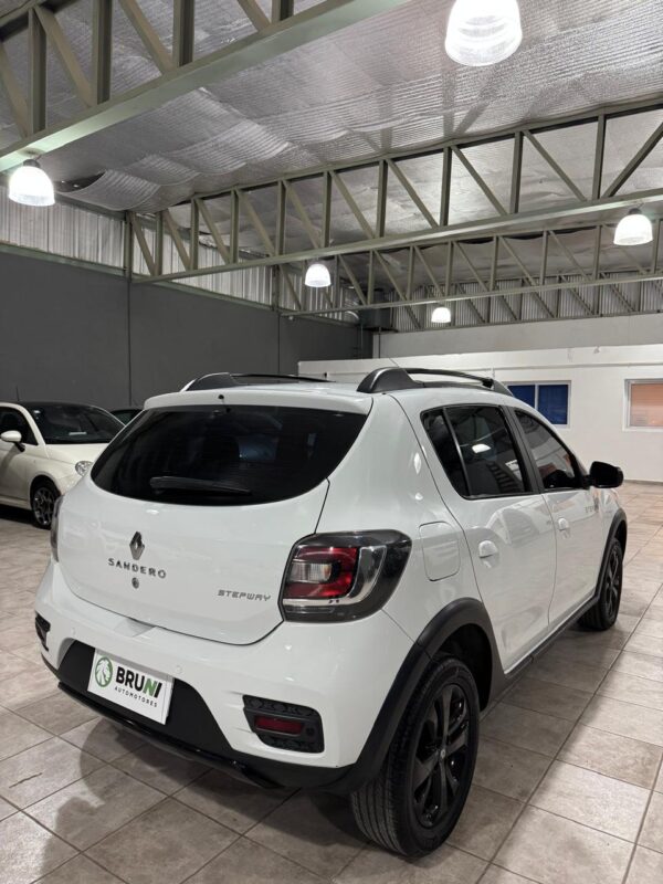 Renault Sandero Stepway 1.6 Dynamique  2016 - Image 6