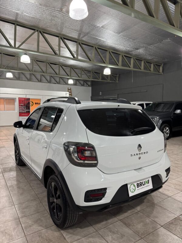 Renault Sandero Stepway 1.6 Dynamique  2016 - Image 5
