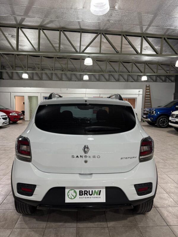 Renault Sandero Stepway 1.6 Dynamique  2016 - Image 4