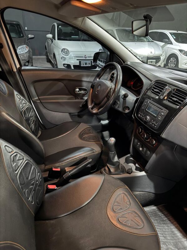Renault Sandero Stepway 1.6 Dynamique  2016 - Image 3