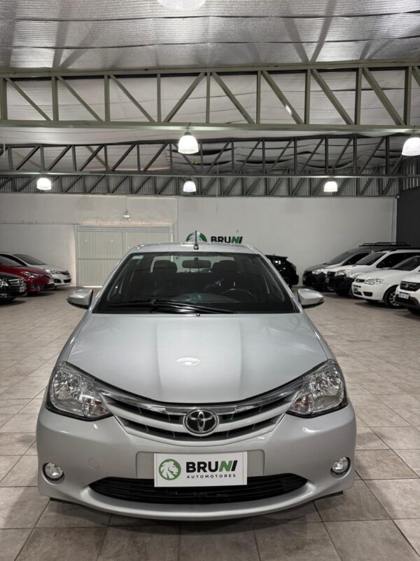 Toyota Etios 1.5 XLS Sedan 2017 - Image 10