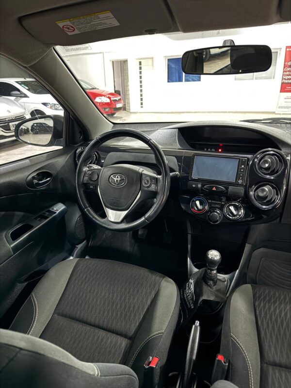 Toyota Etios 1.5 XLS Sedan 2017 - Image 2