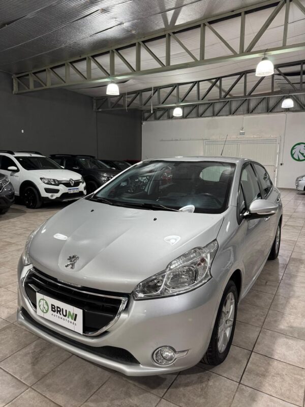 Peugeot 208 1.5 Allure  Nav 2015 - Image 9
