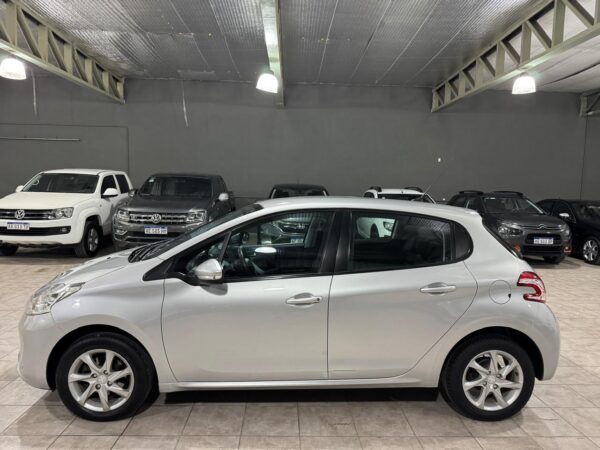 Peugeot 208 1.5 Allure  Nav 2015 - Image 8