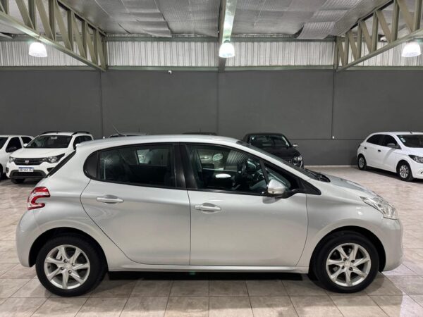 Peugeot 208 1.5 Allure  Nav 2015 - Image 7