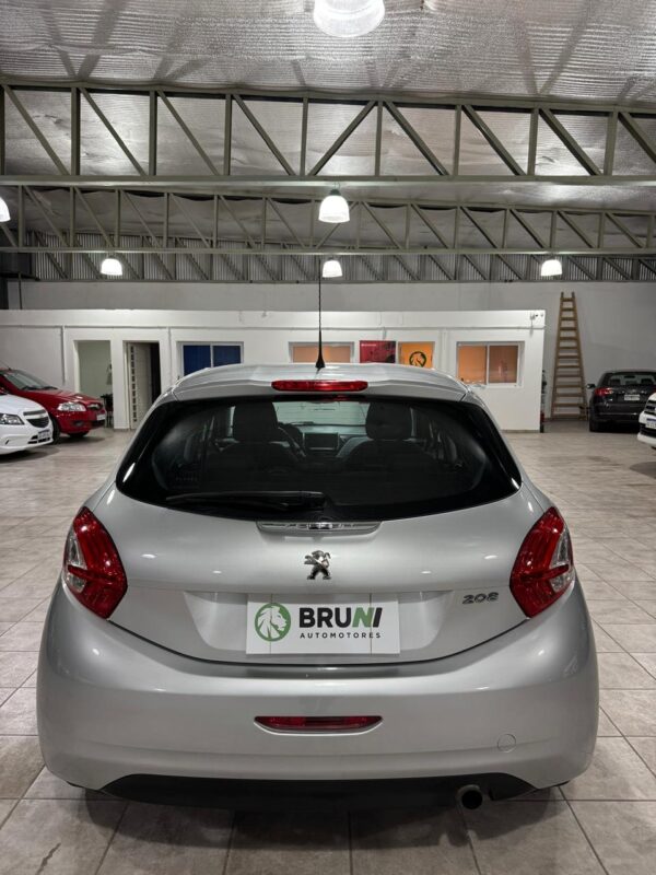 Peugeot 208 1.5 Allure  Nav 2015 - Image 5
