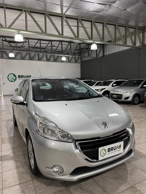 Peugeot 208 1.5 Allure  Nav 2015