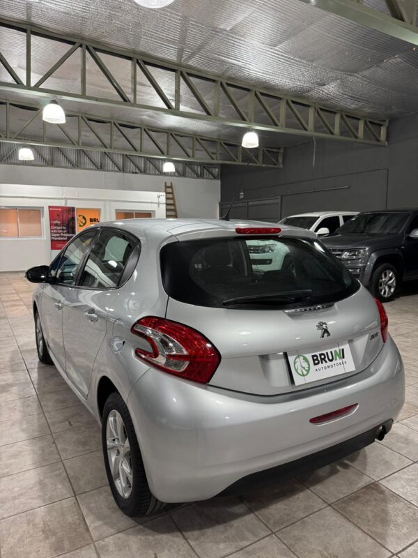 Peugeot 208 1.5 Allure  Nav 2015 - Image 4